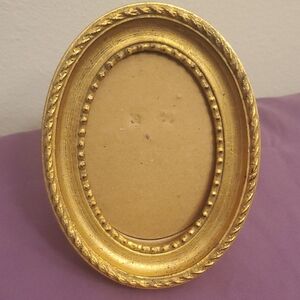Elegant Gold Oval Picture Frame